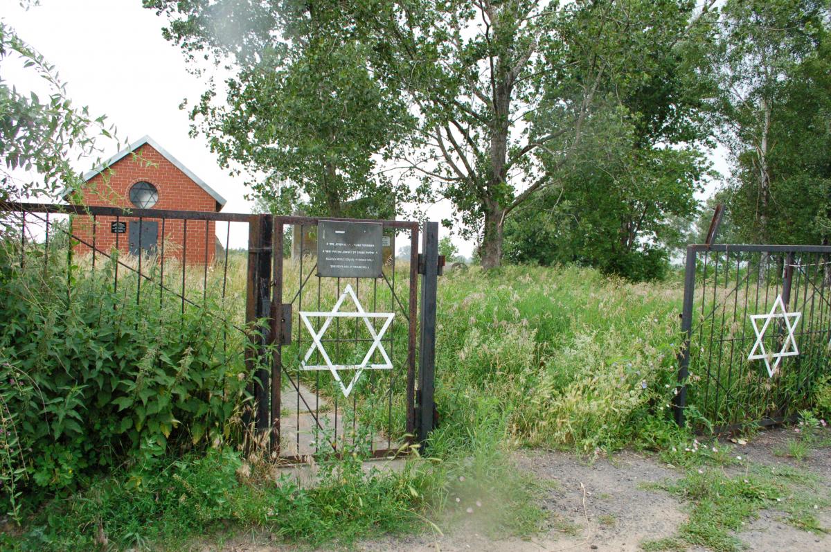 Wikipedia, Avrohom Bornsztain, Files by Wistula, Jewish cemetery in Sochaczew, Self-published work